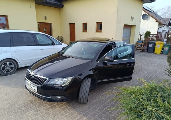 Skoda Superb cena 43900 przebieg: 300000, rok produkcji 2013 z Chojnice małe 301